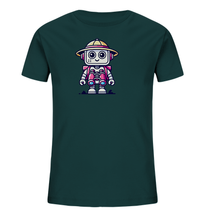 Onlineshop Shirts für Kinder - Das Bild zeigt ein dunkelgrünes oder petrolfarbenes Kinder-T-Shirt, das flach auf einem dunklen Hintergrund liegt. Auf der Vorderseite des Shirts ist eine Illustration eines niedlichen, cartoonhaften Roboters zu sehen. Der Roboter trägt einen beige-gelben Safari-Hut mit rotem Band und hat rosa Riemen über der Brust, an denen ein Paar rote Ferngläser hängen. Dieses verspielte Motiv verleiht dem schlichten T-Shirt einen abenteuerlichen Charakter.