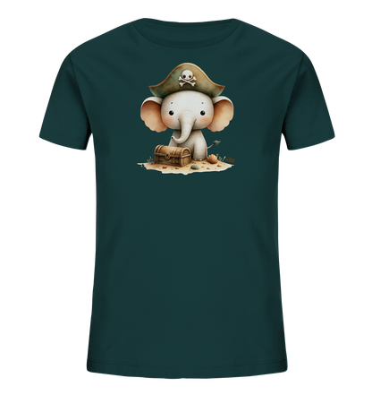 Onlineshop Shirts fuer Kinder - Das Bild zeigt ein dunkelgruenes Kinder-T-Shirt mit einer niedlichen Illustration auf der Vorderseite. Im Zentrum ist ein kleiner weisser Elefant zu sehen, der einen Piratenhut mit Totenkopf traegt. Er sitzt neben einer kleinen Schatzkiste auf einem sandigen Untergrund mit Muscheln und Pflanzen. Das Motiv verleiht dem Shirt einen verspielten und abenteuerlichen Charakter.