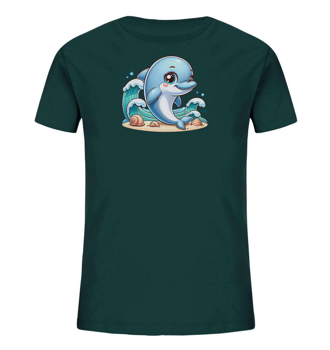 Onlineshop Shirts fuer Kinder - Das Bild zeigt ein dunkelgruenes Kinder-T-Shirt. Auf der Vorderseite ist eine niedliche, cartoonartige Illustration eines blauen Delfins am Strand zu sehen. Der Delfin laechelt und ist von kleinen Wellen und Muscheln umgeben. Das Design wirkt verspielt und maritim.