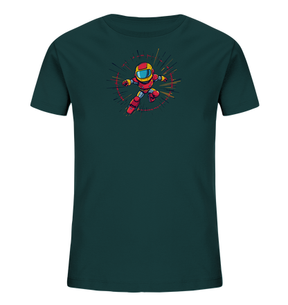 Onlineshop Shirts für Kinder - Das Bild zeigt ein dunkelgrünes T-Shirt für Kinder, liegend auf einem neutralen Hintergrund. Auf der Vorderseite des Shirts ist eine Comic-Figur in einem roten Anzug mit gelben Akzenten und Helm abgebildet. Die Figur scheint in Bewegung zu sein, umgeben von radialen Strichen in verschiedenen Farben, die Geschwindigkeit oder einen Effekt darstellen. Das Design ist zentral auf dem Shirt platziert und wirkt dynamisch und farbenfroh.