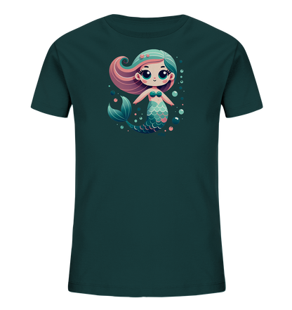 Onlineshop Shirts fuer Kinder - Das Bild zeigt ein dunkelgruenes Kinder-T-Shirt mit einer farbenfrohen Grafik auf der Vorderseite. Die Illustration stellt eine niedliche kleine Meerjungfrau dar, umgeben von Blasen. Die Meerjungfrau hat fliessendes Haar in verschiedenen Farben und einen detaillierten Schwanz. Dieses Design wirkt froehlich und ansprechend.