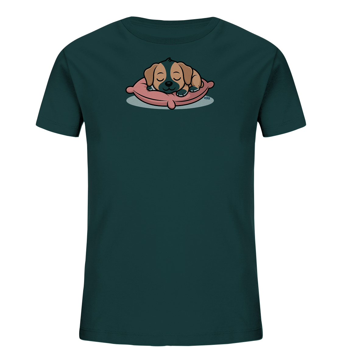 Onlineshop Shirts fuer Kinder - Das Bild zeigt ein dunkelgruenes Kinder-T-Shirt mit einem zentralen Aufdruck. Dieser zeigt einen niedlichen, schlafenden Welpen mit braunem und dunklem Fell, der friedlich auf einem rosafarbenen Kissen liegt. Das Motiv ist im Cartoon-Stil gehalten und wirkt beruhigend. Es ist ein suesses Design, das fuer kleine Tierliebhaber ansprechend ist.