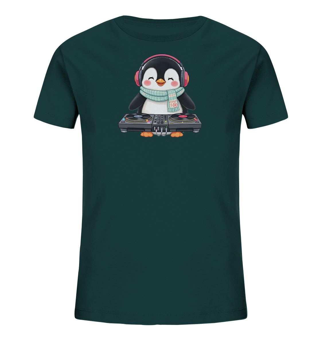 Onlineshop Shirts fuer Kinder - Das Bild zeigt ein dunkelgruenes Kinder-T-Shirt. Auf der Vorderseite ist ein niedlicher Cartoon-Pinguin mit rosa Kopfhoerern und einem gestreiften Schal abgebildet. Der froehliche Pinguin steht hinter einem DJ-Mischpult. Dieses verspielte Design verleiht dem Shirt einen lustigen und einzigartigen Charakter.