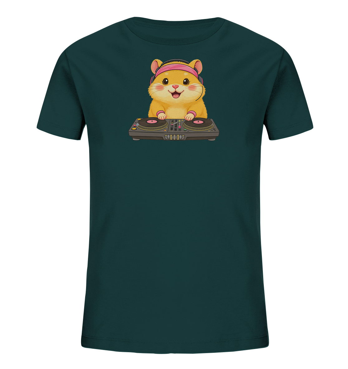 Onlineshop Shirts fuer Kinder - Das Bild zeigt ein dunkelblaugruenes Kinder-T-Shirt mit einem niedlichen Frontprint. Abgebildet ist ein laechelnder Hamster mit pinken Kopfhoerern, der an einem DJ-Mischpult steht. Der Hamster hat orangefarbenes Fell und wirkt sehr froehlich. Das Design ist verspielt und farbenfroh, passend fuer ein Kinder-Shirt.