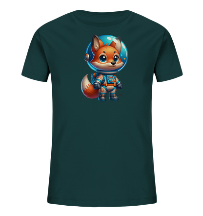 Onlineshop Shirts fuer Kinder - Das Bild zeigt ein dunkelblaugruenes Kinder-T-Shirt mit einer niedlichen Illustration. Zentral auf dem Shirt ist ein cartoonhafter Fuchs in einem detaillierten Raumanzug abgebildet. Der Fuchs traegt einen Helm mit klarem Visier, durch das Sterne und ein blauer Himmel zu sehen sind. Das Design wirkt verspielt und abenteuerlich.