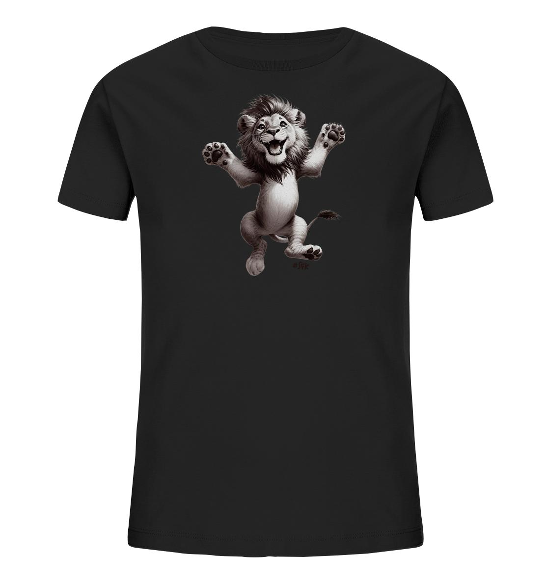 Onlineshop Shirts fuer Kinder - Das Bild zeigt ein schwarzes Kinder-T-Shirt mit einer froehlichen Illustration eines springenden Loewenbabys auf der Vorderseite. Der Cartoon-Loewe hat ein breites Laecheln, ausgestreckte Pfoten und wirkt sehr verspielt. Das Design ist in einem charmanten, skizzenhaften Stil gehalten. Das Shirt ist vor einem schwarzen Hintergrund dargestellt.