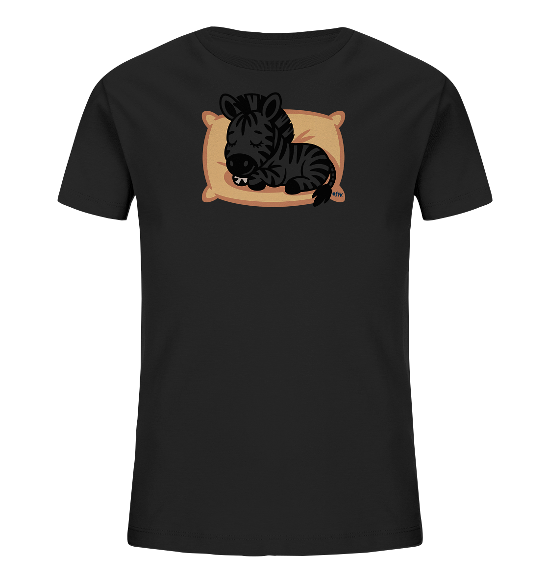 Onlineshop Shirts fuer Kinder - Das Bild zeigt ein schwarzes Kinder-T-Shirt mit einem niedlichen Aufdruck eines schlafenden Zebras. Das Zebra ist in einem Cartoon-Stil gezeichnet und liegt gemuetlich auf einem beigefarbenen Kissen. Seine Augen sind geschlossen und ein kleiner Zahn lugt hervor, was dem Motiv einen friedlichen Ausdruck verleiht. Das Design ist schlicht und verspielt, ideal fuer Kinder.