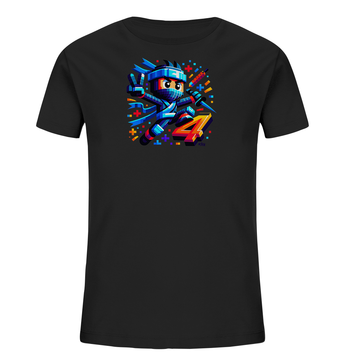 Onlineshop Shirts fuer Kinder - Dieses schwarze T-Shirt fuer Kinder zeigt eine farbenfrohe Grafik im pixeligen Stil. Ein stilisierter Ninja-Charakter in Blau und Rot ist prominent dargestellt, begleitet von einer grossen orangefarbenen Zahl '4'. Die Grafik ist mit kleinen bunten Pixeln und Formen verziert, was dem Design einen lebhaften, spielerischen Look verleiht. Es ist ein auffaelliges Motiv, das Abenteuerlust ausdrueckt.