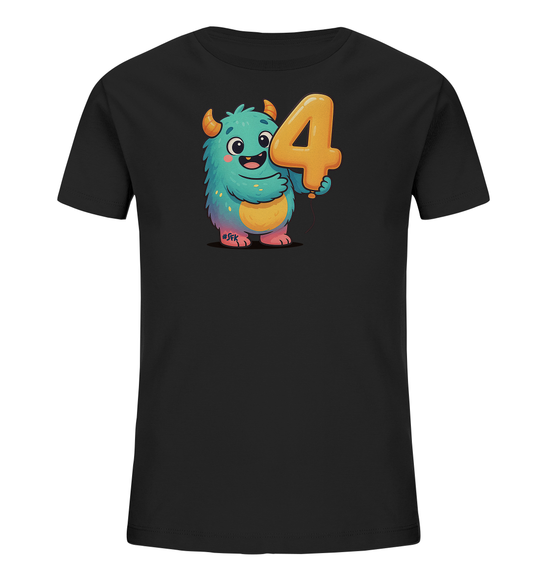 Onlineshop Shirts fuer Kinder - Das Bild zeigt ein schwarzes Kinder-T-Shirt mit einem bunten Motiv auf der Vorderseite. Ein freundliches, blaues Monster mit kleinen Hoernern haelt einen grossen, goldenen Ballon in Form der Zahl '4'. Das Monster hat ein breites Laecheln und wirkt verspielt, mit bunten Akzenten in Gelb und Lila. Das Design ist mittig auf dem Shirt platziert und faellt durch seine leuchtenden Farben auf.