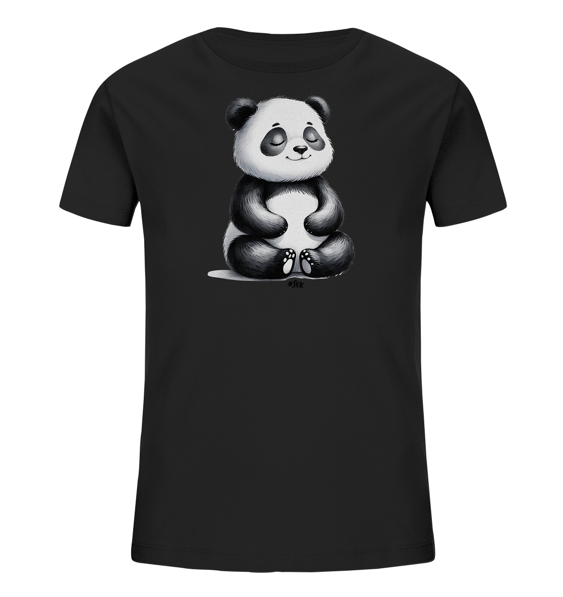 Onlineshop Shirts fuer Kinder - Das Bild zeigt ein schwarzes T-Shirt fuer Kinder. Auf der Vorderseite ist eine Illustration eines niedlichen Panda-Baeren abgebildet. Der Panda sitzt entspannt im Schneidersitz, die Augen geschlossen und laechelt sanft. Das schwarz-weisse Design verleiht dem Shirt einen ruhigen und ansprechenden Look.