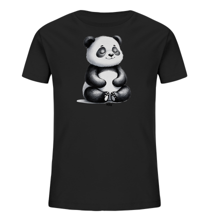 Kinder T-Shirt mit ein Panda im Schneidersitz mit geschlossenen Augen und sanftem Lächeln