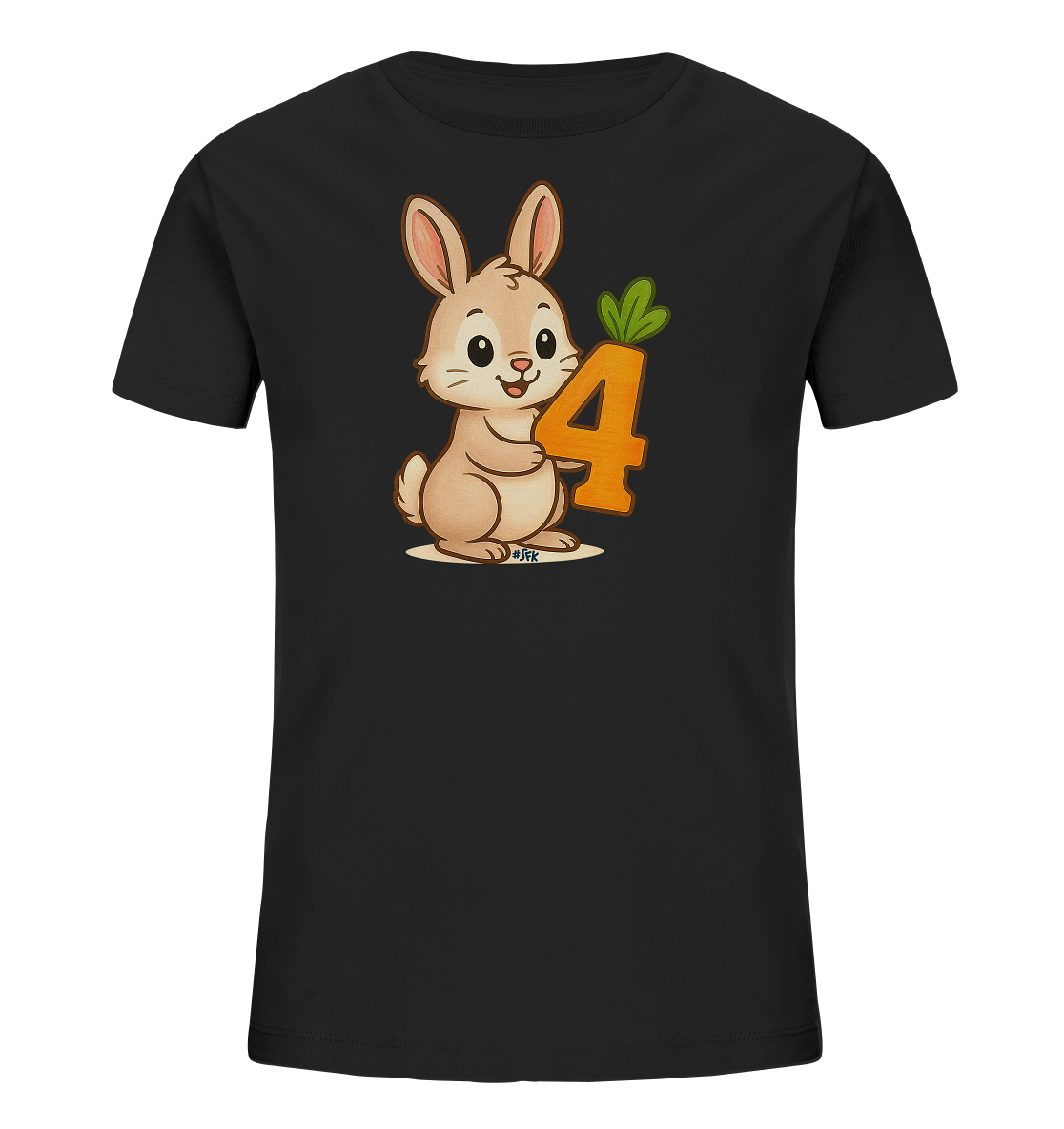 Onlineshop Shirts fuer Kinder - Das Bild zeigt ein schwarzes T-Shirt fuer Kinder. Auf der Vorderseite ist eine niedliche Cartoon-Illustration eines Hasen zu sehen. Der Hase haelt laechelnd die Zahl '4' in den Pfoten, die wie eine Karotte gestaltet ist. Das Design ist froehlich und ansprechend fuer Kinder.