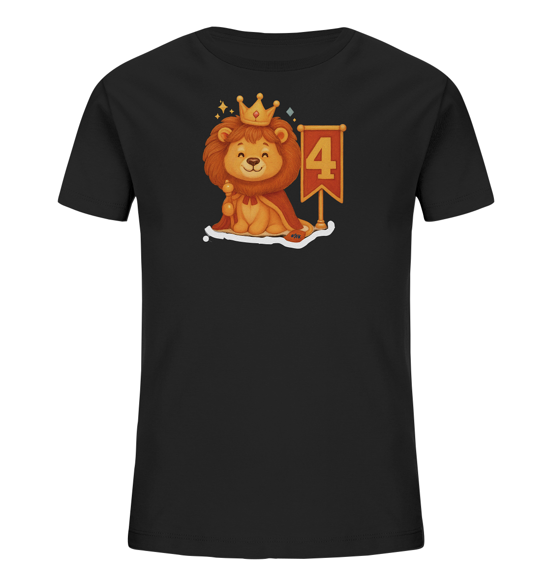 Onlineshop Shirts fuer Kinder - Das schwarze T-Shirt zeigt eine Illustration eines niedlichen, gekroenten Loewen mit rotem Umhang und Zepter. Neben dem Loewen ist eine Fahne mit der Zahl Vier abgebildet. Das Motiv ist im Comic-Stil gehalten und wirkt froehlich und koeniglich zugleich. Es eignet sich besonders fuer kleine Kinder zum vierten Geburtstag.
