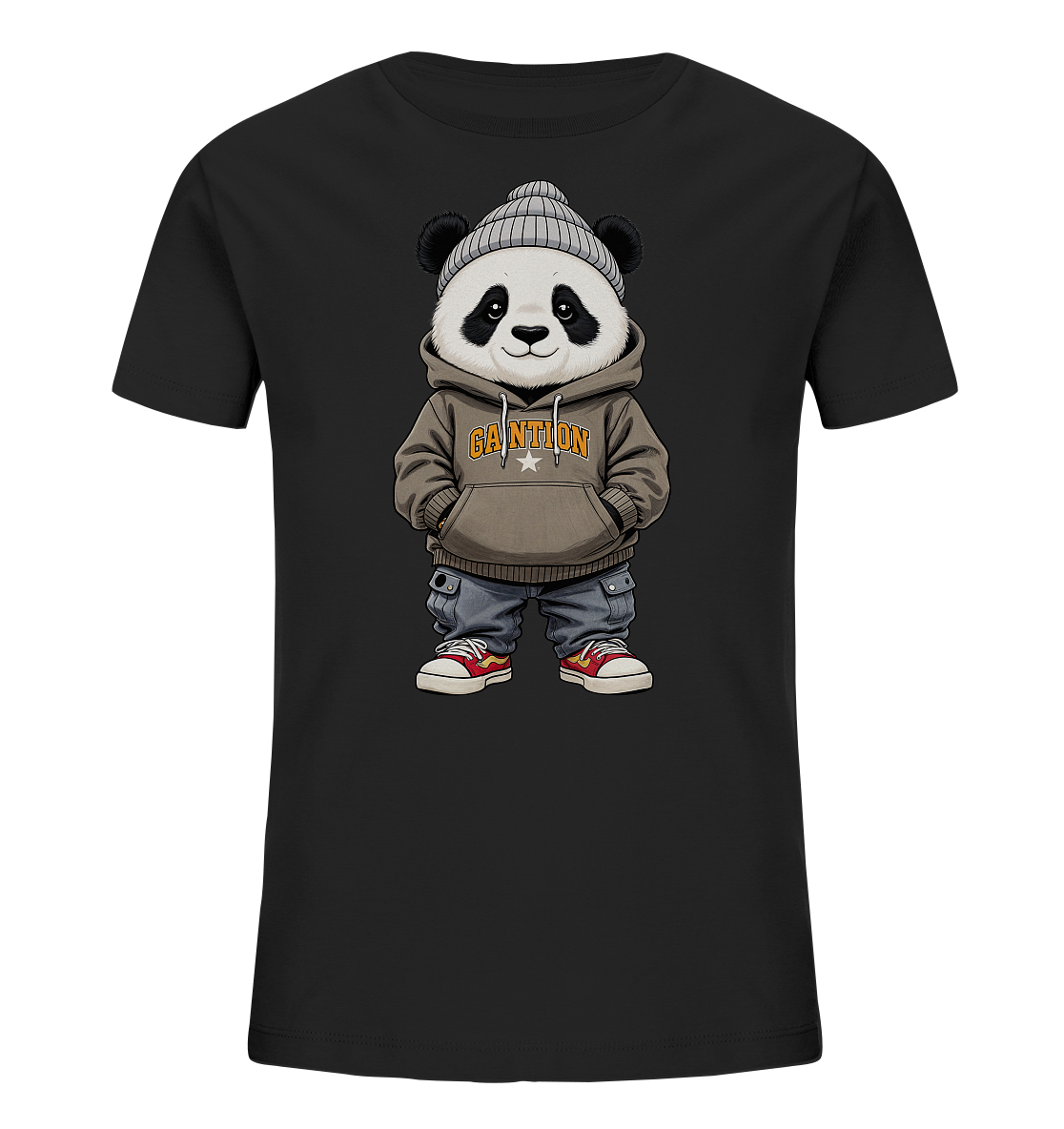 Onlineshop Shirts fuer Kinder - Das Bild zeigt ein schwarzes Kinder-T-Shirt mit einem stilisierten Panda-Motiv auf der Vorderseite. Der Panda traegt eine graue Strickmuetze, einen braunen Kapuzenpullover, eine Jeanshose und rote Turnschuhe. Er steht mit den Haenden in den Taschen und hat einen freundlichen Ausdruck. Das gesamte Design wirkt modern und ansprechend fuer Kinder.