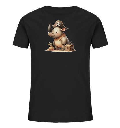 Onlineshop Shirts fuer Kinder - Das Bild zeigt ein schwarzes T-Shirt fuer Kinder mit einem suessen Piraten-Nashorn Motiv. Das Nashorn traegt einen Piratenhut mit Totenkopf und ein Halstuch. Es steht auf Sand neben einer Schatztruhe und einem Beutel. Das Design ist verspielt und detailreich gestaltet.