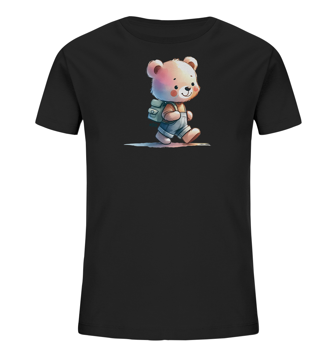 Onlineshop Shirts für Kinder - Das Bild zeigt ein schwarzes Kinder-T-Shirt mit einer niedlichen, cartoonartigen Illustration eines Bären. Der Bär trägt einen kleinen Rucksack auf dem Rücken und scheint zu gehen. Die Illustration hat einen leichten Aquarell- oder Buntstift-Look mit sanften Farbübergängen. Der Bär hat ein freundliches Lächeln und rote Wangen, was dem Motiv einen fröhlichen Charakter verleiht.