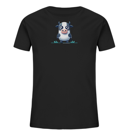 Onlineshop Shirts fuer Kinder - Das Bild zeigt ein schwarzes Kinder-T-Shirt mit einer charmanten, cartoonhaften Illustration einer Kuh. Die Kuh steht aufrecht auf einem stilisierten gruenen Untergrund und hat grosse, ausdrucksstarke Augen sowie graue Flecken auf weissem Fell. Das Design ist einfach und ansprechend, ideal fuer Kinder.
