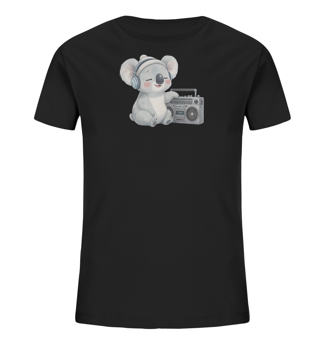 Onlineshop Shirts fuer Kinder - Das Bild zeigt ein schwarzes Kinder-T-Shirt mit einem niedlichen Aufdruck auf der Vorderseite. Ein kleiner Koala mit hellblauen Kopfhoerern und einer passenden Muetze sitzt laechelnd neben einem Retro-Kassettenrekorder. Der Koala hat die Augen geschlossen und eine Pfote auf dem Geraet, was eine entspannte Stimmung vermittelt. Das detailreiche Motiv ist in sanften Farben gehalten und sorgt fuer einen verspielten Look.