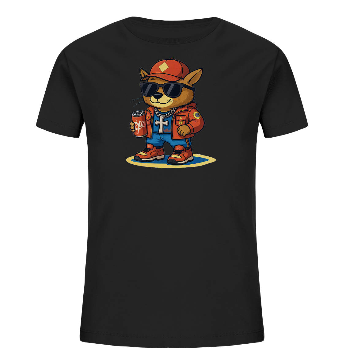 Onlineshop Shirts fuer Kinder - Das Bild zeigt ein schwarzes T-Shirt mit einer detaillierten Cartoon-Illustration in der Mitte. Das Motiv stellt ein tierisches Wesen dar, das eine rote Kappe, Sonnenbrille, eine orangefarbene Jacke und blaue Hose traegt. Es haelt eine rote Dose in der Hand und steht auf einer gelb-blauen ovalen Flaeche. Das Design hat einen markanten, urbanen Stil.