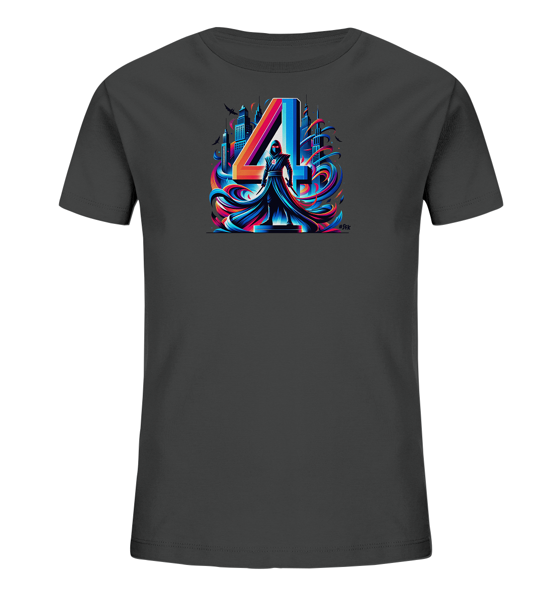 Onlineshop Shirts fuer Kinder - Das dunkelgraue T-Shirt zeigt eine grosse, leuchtende Grafik der Zahl 4. Davor steht eine schemenhafte Figur, umgeben von dynamischen, farbigen Stroemen. Im Hintergrund sind stilisierte Gebaeude und Voegel zu sehen. Das Design wirkt abstrakt und energiegeladen.