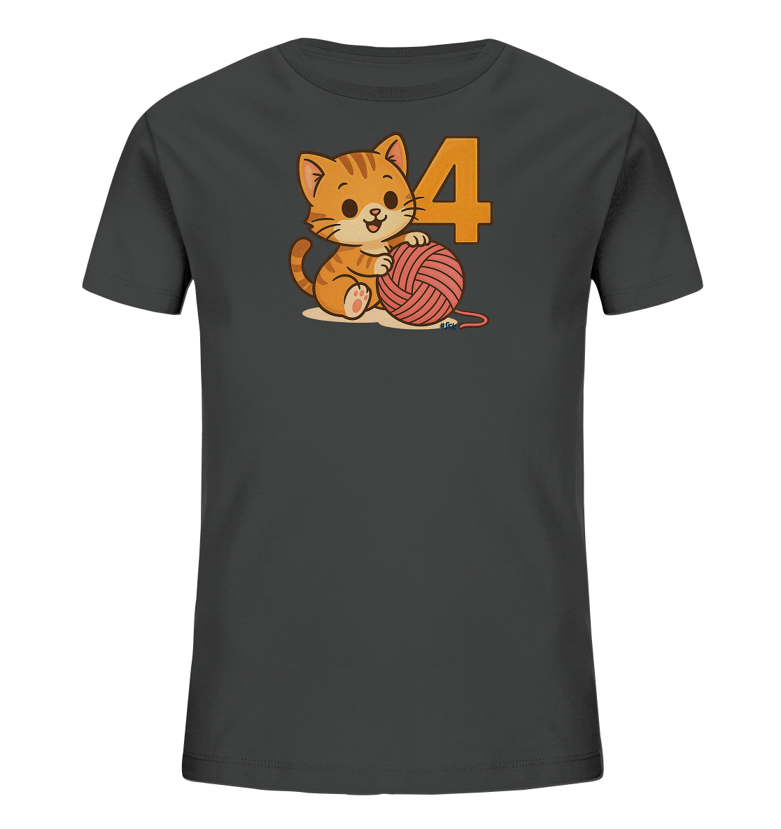 Onlineshop Shirts fuer Kinder - Das Bild zeigt ein dunkelgraues Kinder-T-Shirt mit einem niedlichen Motiv einer orangefarbenen Katze. Die Katze sitzt mit einem pinken Wollknaeuel zusammen neben der grossen orangefarbenen Zahl Vier. Das verspielte Design ist detailliert gestaltet und ansprechend fuer Kinder.