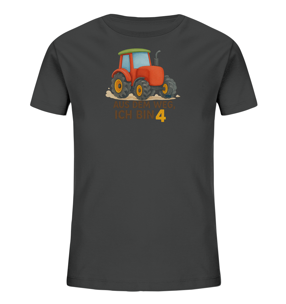 Onlineshop Shirts fuer Kinder - Dieses dunkle T-Shirt fuer Kinder zeigt eine bunte Illustration eines roten Traktors auf sandigem Untergrund. Der Traktor hat ein gruenes Dach und gelbe Raeder. Unter dem Bild steht in brauner und gelber Schrift der Text "AUS DEM WEG, ICH BIN 4". Es ist ein lustiges Motiv, ideal fuer kleine Traktor-Fans.