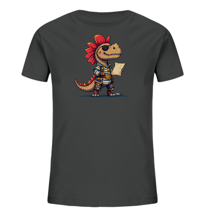 Onlineshop Shirts fuer Kinder - Dieses dunkelgraue T-Shirt fuer Kinder zeigt eine farbenfrohe Illustration eines kleinen Dinosauriers, der als Pirat verkleidet ist. Der Dino traegt eine Augenklappe, ein gestreiftes Shirt und einen Mantel, waehrend er ein Blatt Papier haelt. Sein Kopf ist mit roten Federn geschmueckt und er hat einen freundlichen Ausdruck. Das Design ist detailliert und verspielt.