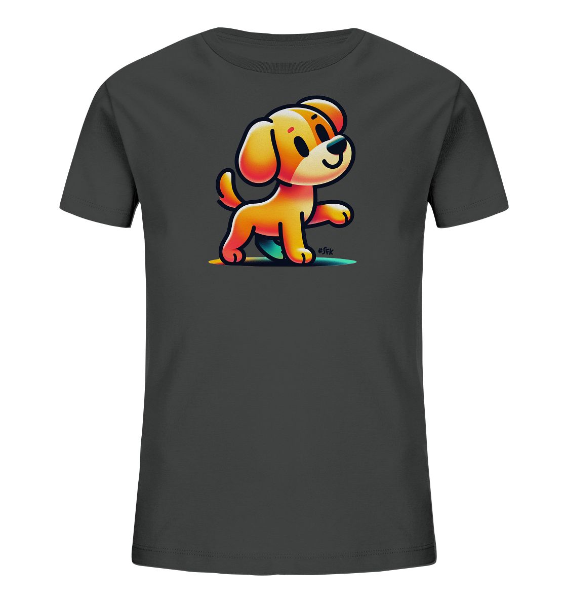 Onlineshop Shirts fuer Kinder - Das Bild zeigt ein dunkelgraues T-Shirt mit einem niedlichen, farbenfrohen Hundemotiv auf der Vorderseite. Der cartoonartige Hund hat orange-gelbe Farbtoene, steht aufrecht und hebt spielerisch eine Pfote. Er hat ein freundliches Laecheln und steht auf einer bunten, verschwommenen Form, die dem Design Tiefe verleiht. Das Motiv wirkt verspielt und ist ansprechend fuer Kinder gestaltet.
