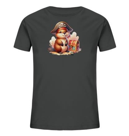 Onlineshop Shirts fuer Kinder - Das Bild zeigt ein dunkelgraues Kinder-T-Shirt mit einer Illustration auf der Vorderseite. Die Grafik stellt ein niedliches Nagetier dar, das eine Piratenmuetze traegt und neben einer geoeffneten Schatzkiste voller Goldmuenzen sitzt. Das Design hat einen verspielten Charakter und zeigt Details wie die Piratenfahne auf dem Hut und den Inhalt der Truhe. Es ist ein freundliches und abenteuerliches Motiv fuer Kinder.