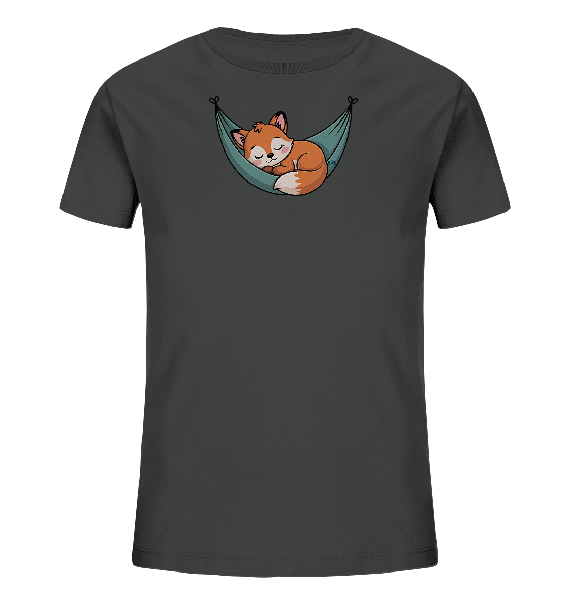 Onlineshop Shirts fuer Kinder - Das Bild zeigt ein dunkelgraues Kinder-T-Shirt mit einem niedlichen Motiv auf der Vorderseite. Darauf ist ein schlafender Fuchs zu sehen, der sich friedlich in einer tuerkisblauen Haengematte zusammengerollt hat. Der Fuchs ist orangefarben mit einer hellen Bauchpartie und einem buschigen Schwanz, seine Augen sind geschlossen. Das gesamte Design vermittelt eine ruhige und verspielte Stimmung.