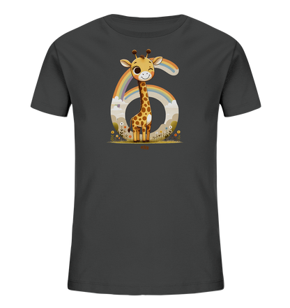 Onlineshop Shirts fuer Kinder - Das Bild zeigt ein dunkles T-Shirt mit einem froehlichen Motiv einer Cartoon-Giraffe. Die Giraffe steht in einer Blumenwiese vor einer grossen Zahl '6'. Die Zahl ist als stilisierte Wolken und ein bunter Regenbogen gestaltet. Das Design wirkt verspielt und ansprechend fuer Kinder.