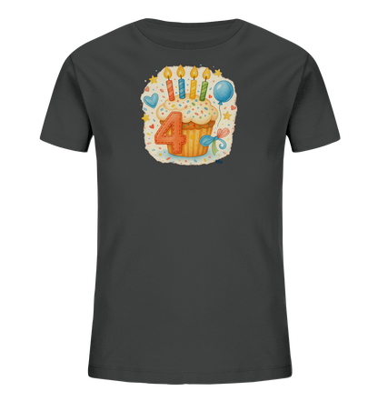Onlineshop Shirts fuer Kinder - Das Bild zeigt ein dunkelgraues Kinder-T-Shirt mit einem farbenfrohen Aufdruck. Zu sehen ist ein Cupcake mit Sahne und Streuseln, geschmueckt mit vier brennenden Kerzen. Eine grosse, orangefarbene Zahl '4' steht auf dem Cupcake. Sterne, ein Herz, ein Ballon und eine Schleife umrahmen das Motiv und verleihen ihm einen festlichen Look.