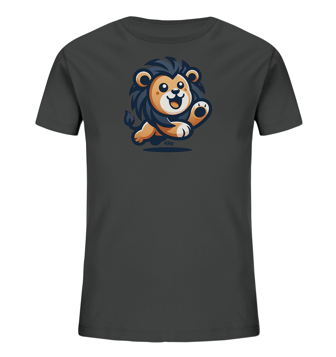Onlineshop Shirts fuer Kinder - Das Bild zeigt ein graues T-Shirt fuer Kinder mit einem farbenfrohen Comic-Loewen auf der Vorderseite. Der Loewe ist in einer dynamischen Pose dargestellt, scheint zu rennen oder zu springen und winkt froehlich mit einer Pfote. Er hat eine dunkle Maehne, ein freundliches Gesicht und grosse Augen, was dem Design einen verspielten Charakter verleiht. Die Grafik ist detailreich und in kraeftigen Farben gehalten.