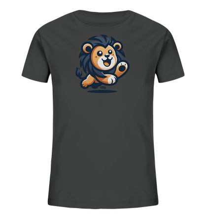 Onlineshop Shirts fuer Kinder - Das Bild zeigt ein graues T-Shirt fuer Kinder mit einem farbenfrohen Comic-Loewen auf der Vorderseite. Der Loewe ist in einer dynamischen Pose dargestellt, scheint zu rennen oder zu springen und winkt froehlich mit einer Pfote. Er hat eine dunkle Maehne, ein freundliches Gesicht und grosse Augen, was dem Design einen verspielten Charakter verleiht. Die Grafik ist detailreich und in kraeftigen Farben gehalten.