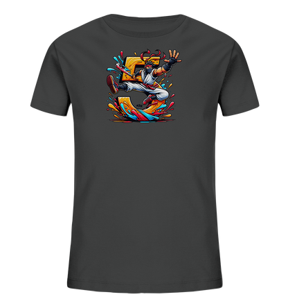 Kinder T-Shirt mit springendem Ninja, großer Zahl 5 und bunten Farbspritzern