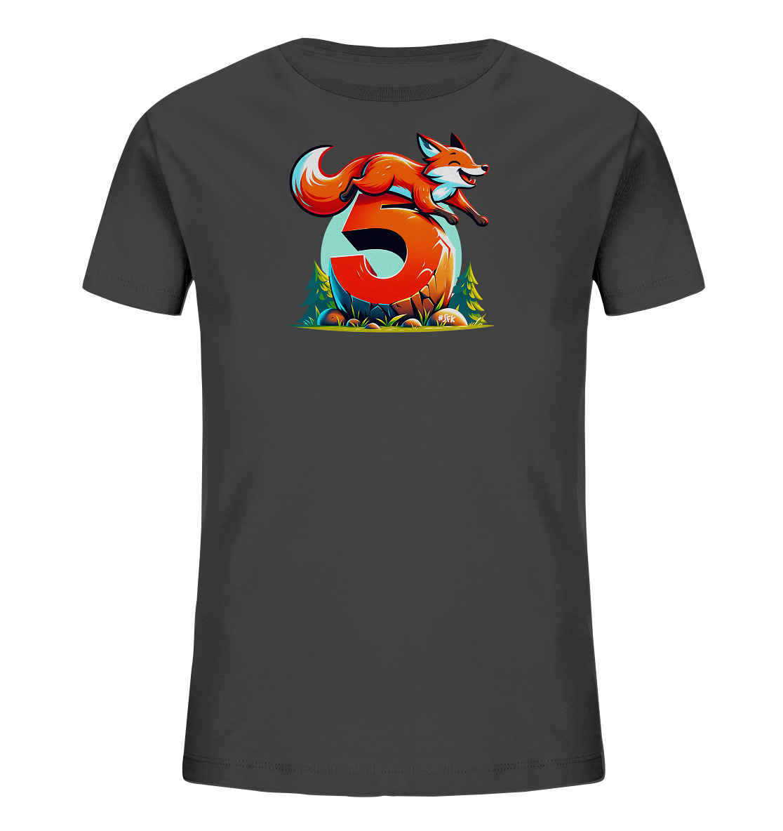 Onlineshop Shirts für Kinder - Das Bild zeigt ein dunkelgraues Kinder-T-Shirt mit einem farbenfrohen Druck auf der Vorderseite. Im Zentrum des Designs steht eine große, orangefarbene Zahl '5', die auf einem erdigen Untergrund mit Steinen und Pflanzen ruht. Ein stilisierter orangefarbener Fuchs mit weißem Bauch und Schwanzspitze springt dynamisch über die Zahl '5'. Der Hintergrund hinter dem Fuchs und der Zahl ist ein hellblauer Kreis, der das Motiv hervorhebt.