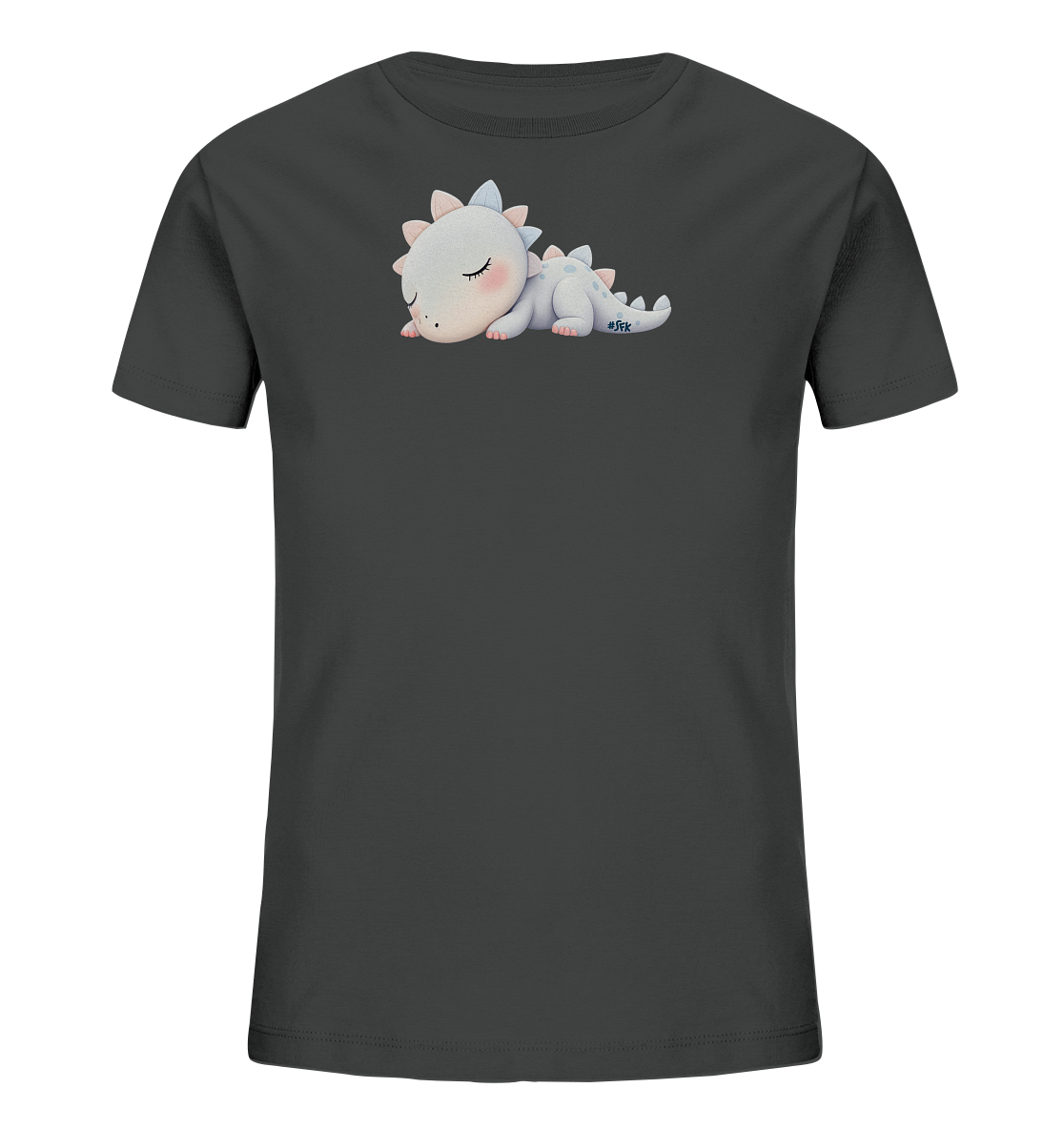 Onlineshop Shirts fuer Kinder - Das Bild zeigt ein dunkelgraues T-Shirt mit einem niedlichen Aufdruck eines schlafenden Drachen. Der kleine Drache ist hellgrau mit zartrosa Wangen und blassrosa sowie hellblauen Stacheln auf Kopf und Ruecken. Er liegt friedlich da und vermittelt einen ruhigen, verspielten Eindruck. Das Design ist ansprechend fuer Kinder.