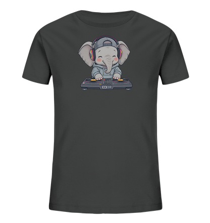 Onlineshop Shirts fuer Kinder - Das dunkelgraue Kinder-T-Shirt zeigt einen niedlichen Baby-Elefanten als DJ. Er traegt einen grauen Kapuzenpullover, eine umgedrehte Kappe und Kopfhoerer, waehrend er laechelnd an einem Mischpult steht. Das detailreiche Motiv verleiht dem Shirt einen verspielten und musikalischen Charakter.