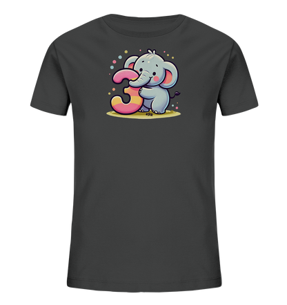 Onlineshop Shirts fuer Kinder - Das Bild zeigt ein dunkelgraues Kinder-T-Shirt mit einem niedlichen Elefantenmotiv auf der Vorderseite. Ein kleiner, laechelnder Elefant haelt die grosse, gestreifte Zahl Drei in seinen Armen. Bunte Punkte umrahmen das verspielte Design, das auf einem hellen Untergrund platziert ist. Es ist eine froehliche Darstellung fuer Kinder.