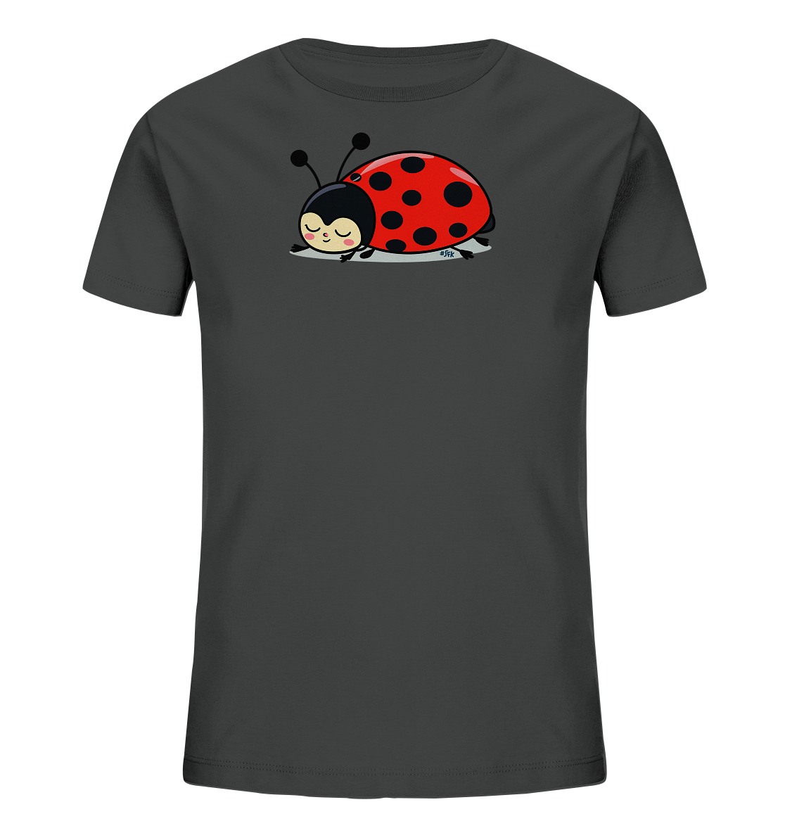 Onlineshop Shirts fuer Kinder - Das Bild zeigt ein dunkelgraues Kinder-T-Shirt mit einem niedlichen Marienkaefer-Motiv auf der Vorderseite. Der Marienkaefer ist rot mit schwarzen Punkten, hat einen schwarzen Kopf mit Fuehlern und geschlossene Augen, die ein sanftes Laecheln zeigen. Er liegt entspannt auf einem hellgrauen Untergrund, was ihm ein friedliches Aussehen verleiht. Das Design wirkt verspielt und liebevoll, passend fuer Kinder.