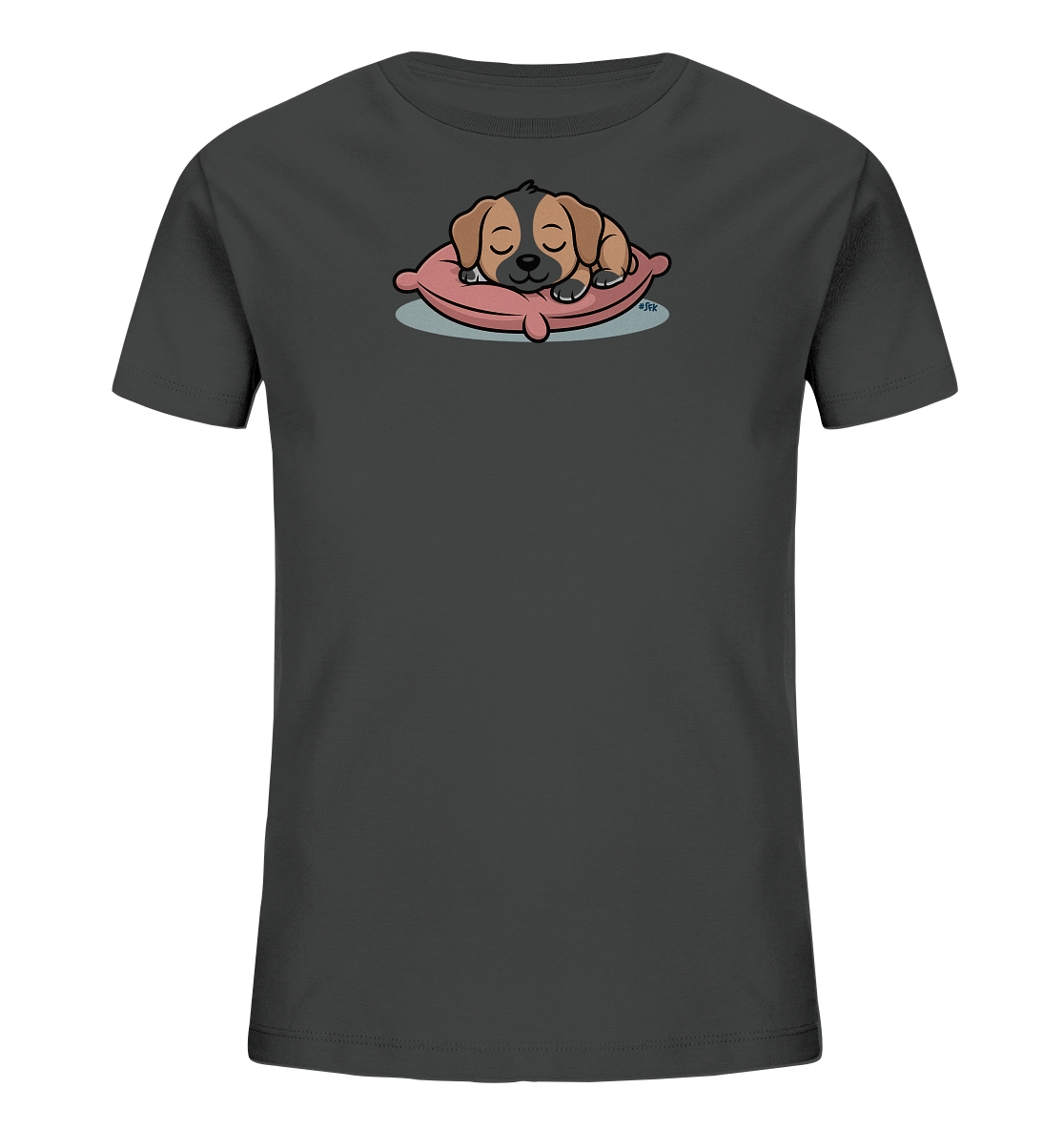 Onlineshop Shirts fuer Kinder - Das Bild zeigt ein dunkelgraues Kinder-T-Shirt. Auf der Vorderseite befindet sich eine niedliche Illustration eines schlafenden braun-schwarzen Welpen. Der Welpe ruht friedlich auf einem weichen pinkfarbenen Kissen. Das Motiv strahlt Ruhe und Freundlichkeit aus und ist ideal fuer Kinderkleidung.