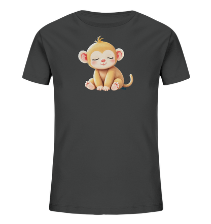 Onlineshop Shirts fuer Kinder - Das Bild zeigt ein dunkelgraues T-Shirt fuer Kinder mit einem niedlichen Tiermotiv. Auf der Vorderseite ist ein sitzendes Äffchen abgebildet, das die Augen geschlossen hat und rosige Wangen besitzt. Das Äffchen hat hellbraunes Fell und kleine rosa Pfoten. Dieses sanfte und verspielte Design verleiht dem T-Shirt einen kinderfreundlichen Charakter.