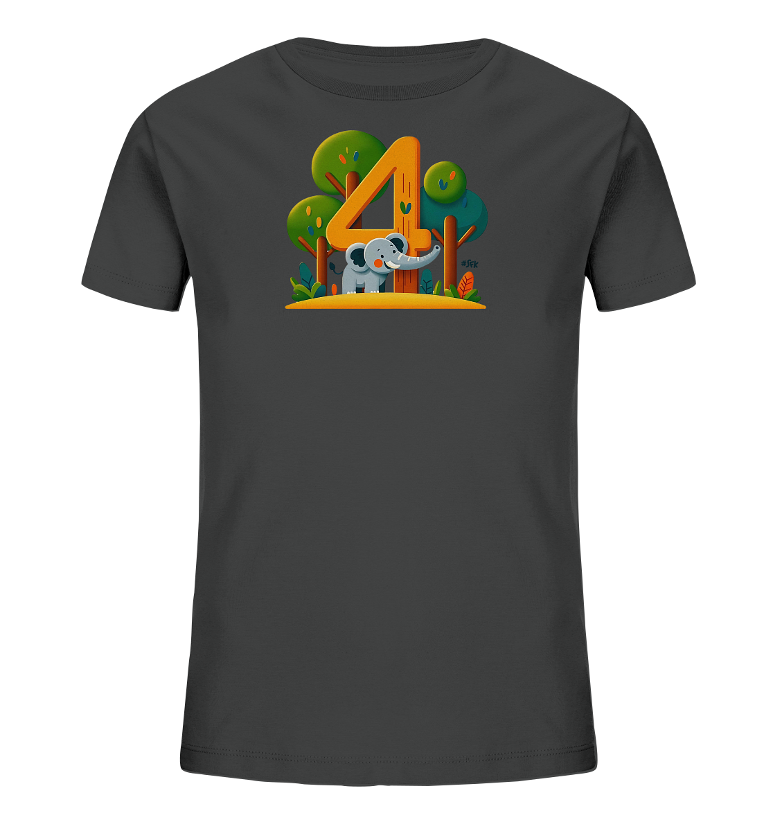 Onlineshop Shirts fuer Kinder - Dieses dunkelgraue T-Shirt fuer Kinder praesentiert eine charmante Illustration eines kleinen Elefanten. Der Elefant steht direkt neben einer grossen, leuchtend orangen Zahl '4'. Das Motiv ist von stilisierten Baeumen und gruenen Pflanzen umgeben, was eine froehliche Dschungelszene darstellt.