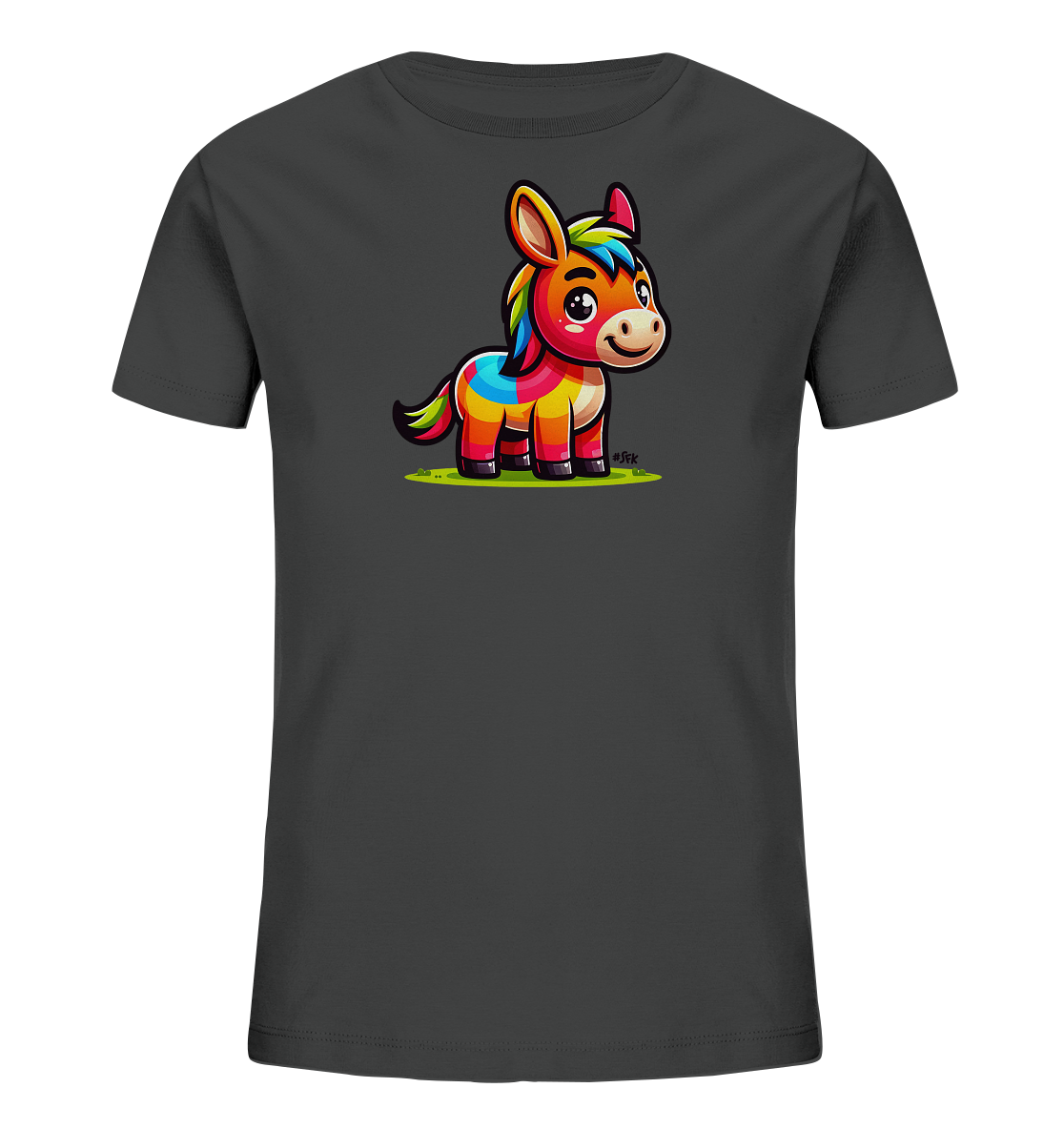 Onlineshop Shirts fuer Kinder - Das Bild zeigt ein dunkelgraues T-Shirt fuer Kinder. Auf der Vorderseite befindet sich eine froehliche Illustration eines kleinen Esels. Der Esel ist bunt gestreift in leuchtenden Farben und steht auf gruenem Gras. Er hat ein freundliches Gesicht mit grossen Augen.