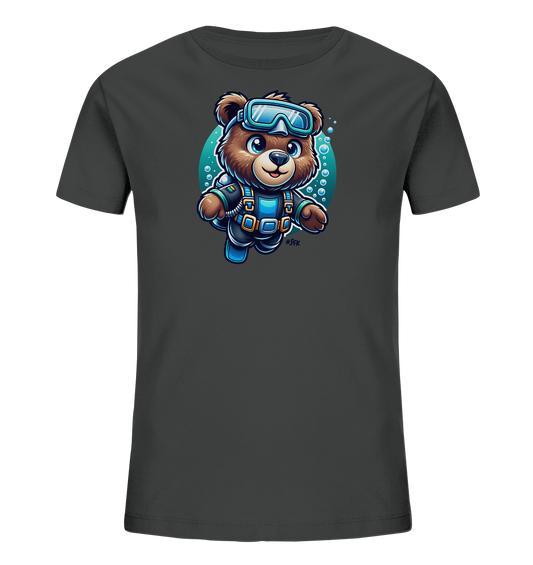 Onlineshop Shirts fuer Kinder - Das Bild zeigt ein dunkelgraues Kinder-T-Shirt mit einem farbenfrohen Aufdruck. Zu sehen ist ein niedlicher Cartoon-Baer, der eine Tauchausruestung traegt und im Wasser schwimmt. Der Baer hat eine Taucherbrille auf und ist von Blasen umgeben, was eine froehliche Unterwasser-Szene darstellt. Dieses Motiv ist verspielt und detailliert gestaltet.