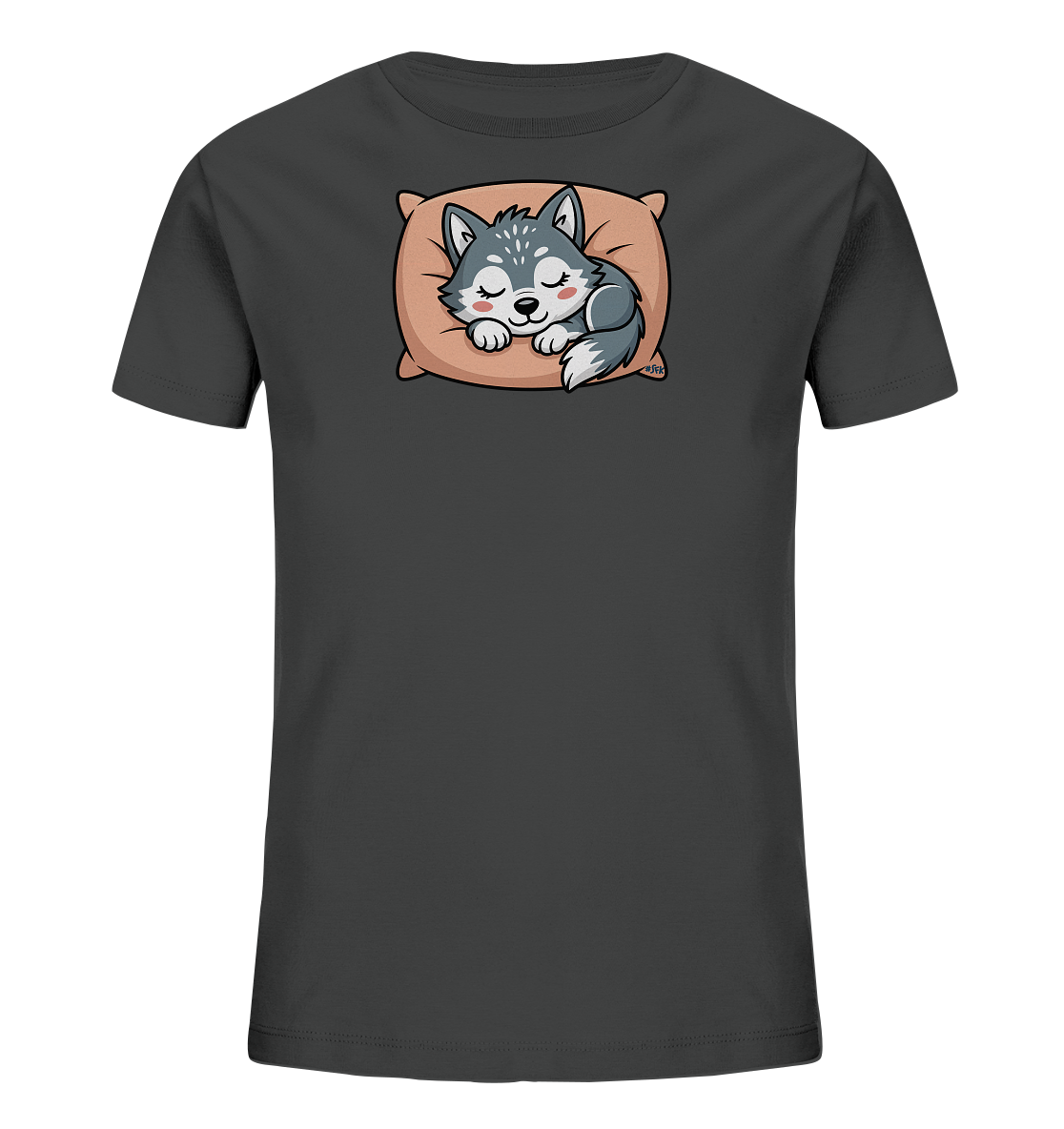 Onlineshop Shirts fuer Kinder - Das Bild zeigt ein dunkelgraues Kinder-T-Shirt mit einem niedlichen Tiermotiv auf der Vorderseite. Abgebildet ist ein schlafender, grauer Wolfswelpe, der gemuetlich auf einem beigefarbenen Kissen liegt. Der Welpe hat geschlossene Augen und rosige Wangen, was einen friedlichen und sanften Ausdruck vermittelt. Das Design wirkt verspielt und kindgerecht.