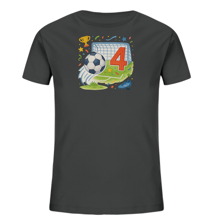 Onlineshop Shirts fuer Kinder - Das Bild zeigt ein dunkelgraues Kinder-T-Shirt mit einem sportlichen Fussballmotiv. Zentral im Design ist ein Fussballtor mit der grossen roten Zahl '4' platziert. Um das Tor herum sind ein Fussball, ein goldener Pokal, ein Fussballschuh sowie festliche Elemente wie Konfetti und Sterne abgebildet. Das Layout ist farbenfroh und fuer junge Fussballfans geeignet.