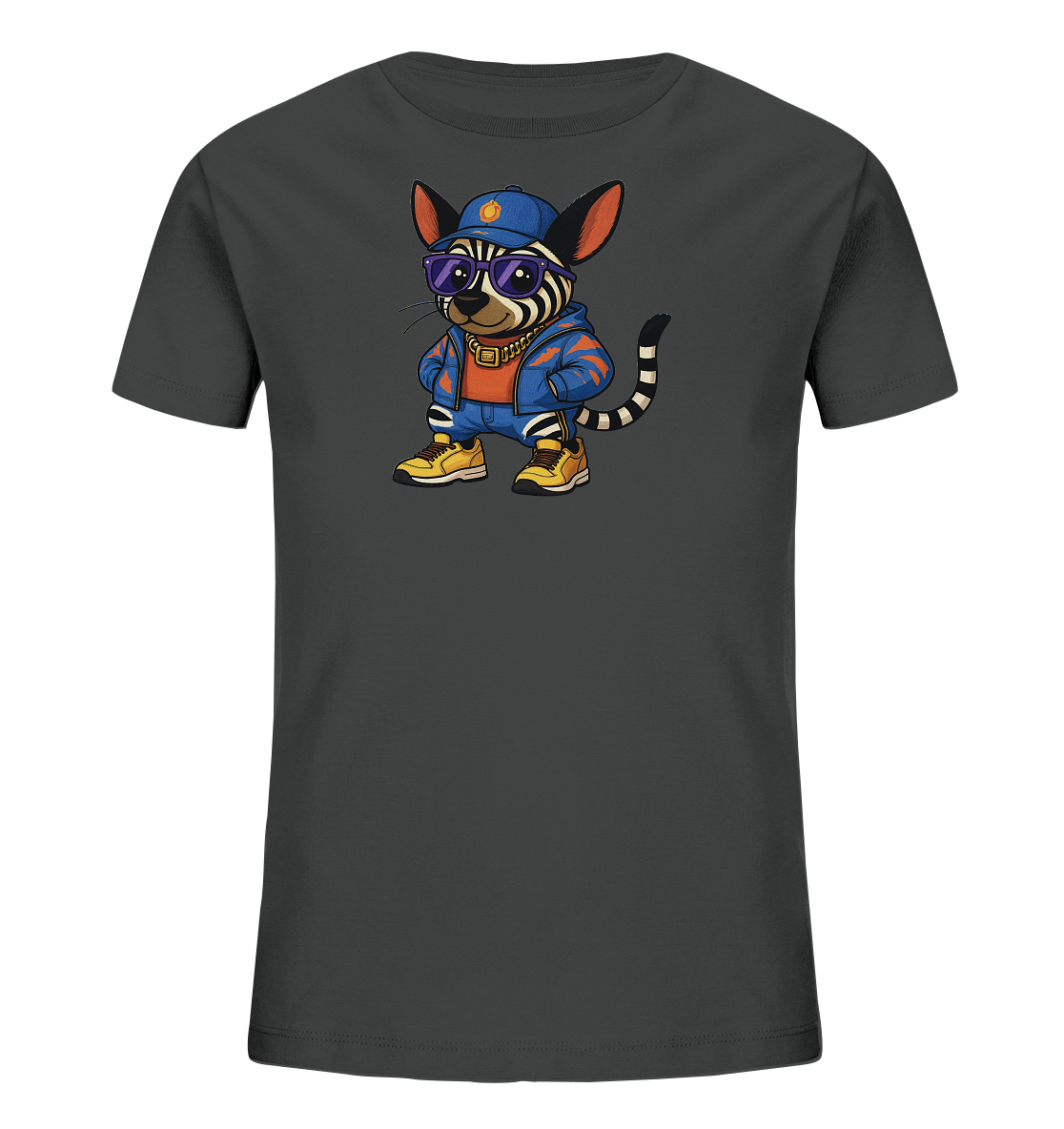 Onlineshop Shirts fuer Kinder - Das Bild zeigt ein dunkelgraues Kinder-T-Shirt mit einem farbenfrohen Aufdruck. Das Motiv stellt ein zebragestreiftes Tier dar, das eine blaue Kappe, Sonnenbrille, eine goldene Kette, eine Jacke und gelbe Turnschuhe traegt. Das Tier steht in einer laessigen Pose mit den Haenden in den Hosentaschen. Das Design verleiht dem Shirt einen coolen und verspielten urbanen Look.