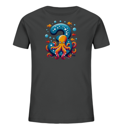 Onlineshop Shirts fuer Kinder - Das Bild zeigt ein dunkelgraues Kinder-T-Shirt mit einer farbenfrohen Unterwasser-Illustration auf der Vorderseite. Ein freundlicher, oranger Oktopus sitzt vor einer grossen blauen Zahl '3'. Um das Motiv herum schwimmen kleine orangefarbene Fische und blaue Blasen. Das Design wirkt froehlich und verspielt.