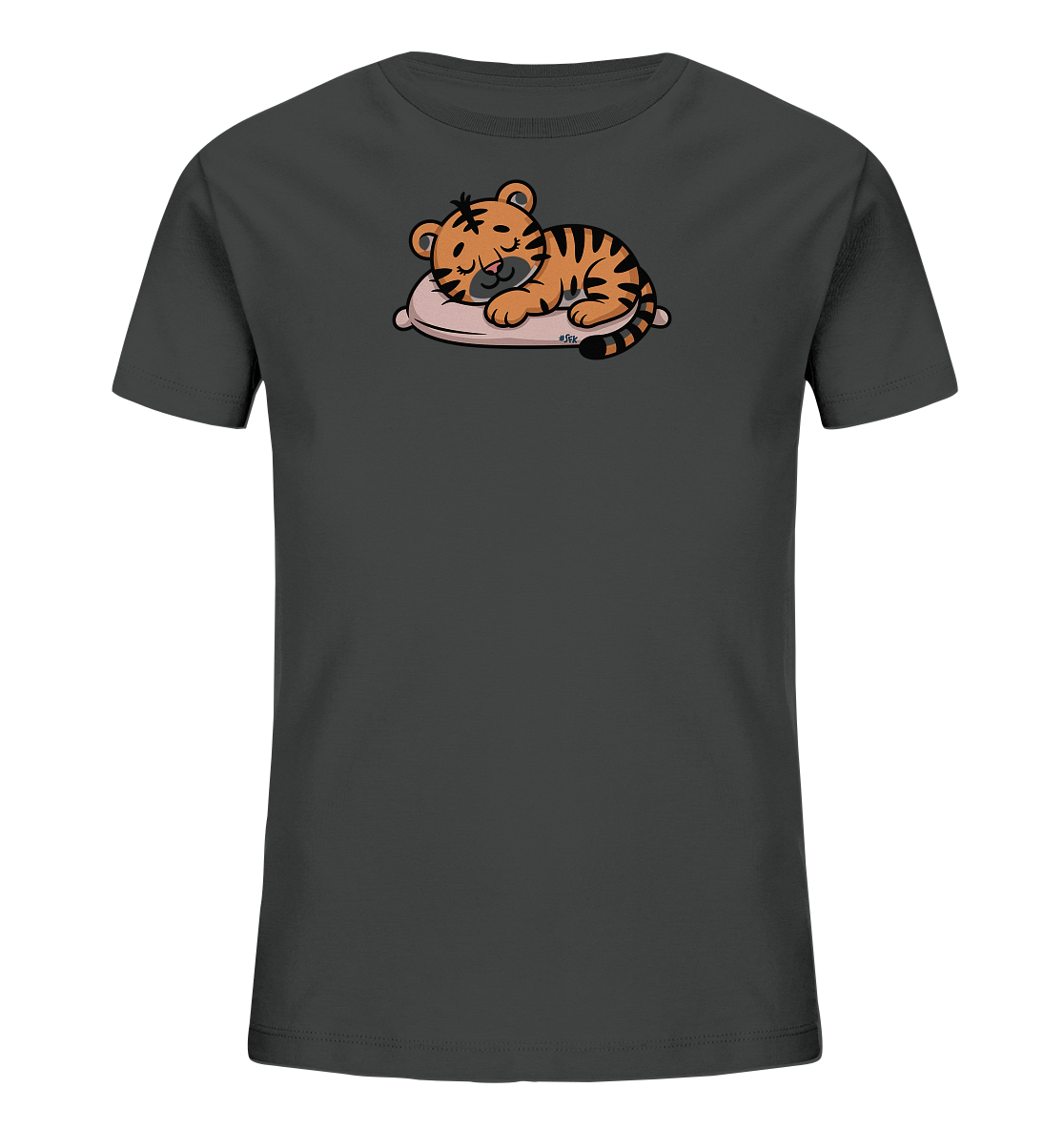Onlineshop Shirts fuer Kinder - Das Bild zeigt ein dunkelgraues T-Shirt fuer Kinder. Auf der Vorderseite ist eine niedliche Illustration eines schlafenden Tigerbabys zu sehen. Der kleine Tiger mit seinen orange-schwarzen Streifen liegt gemuetlich auf einem hellen Kissen. Das Design vermittelt eine friedliche und sanfte Stimmung.
